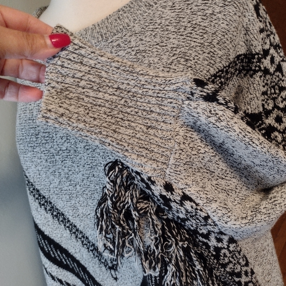 Anna Morgan NWT poncho size 46wide 33 long. Great For The Winter And Soo Cozy!! - Picture 4 of 7